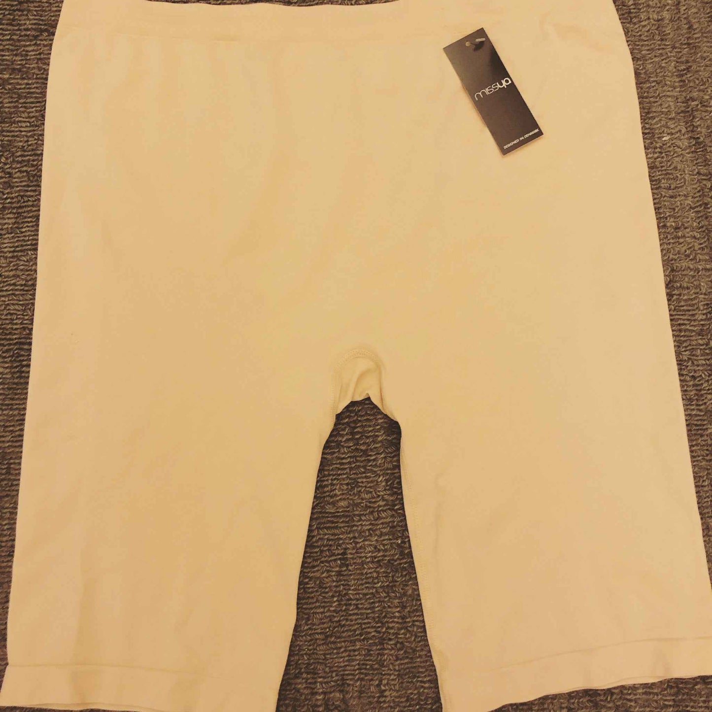 Pitkälahkeellinen housu Missya Lucia long shorts