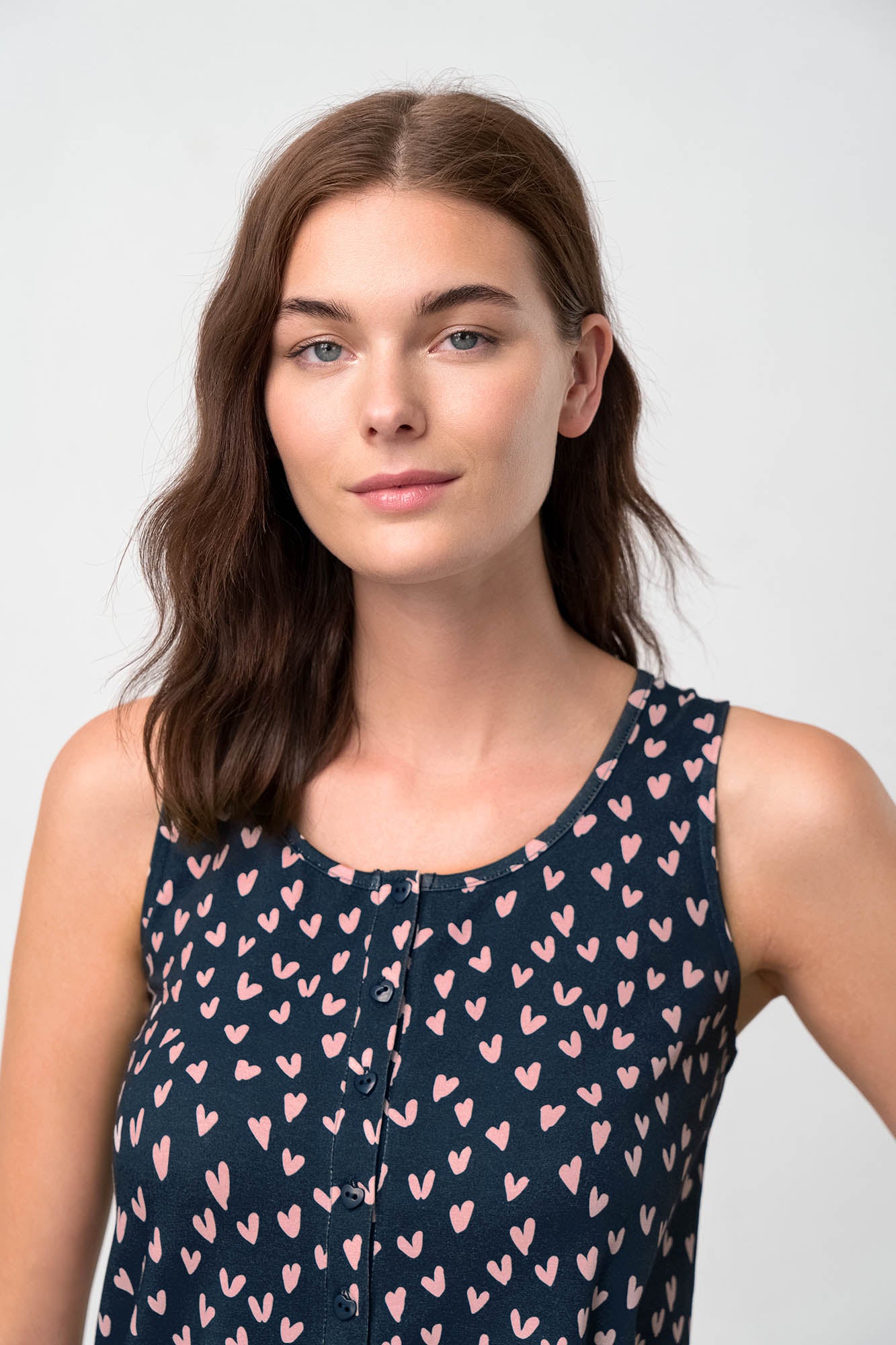 Yömekko Vamp Sydämet tummansininen, napitettu edestä