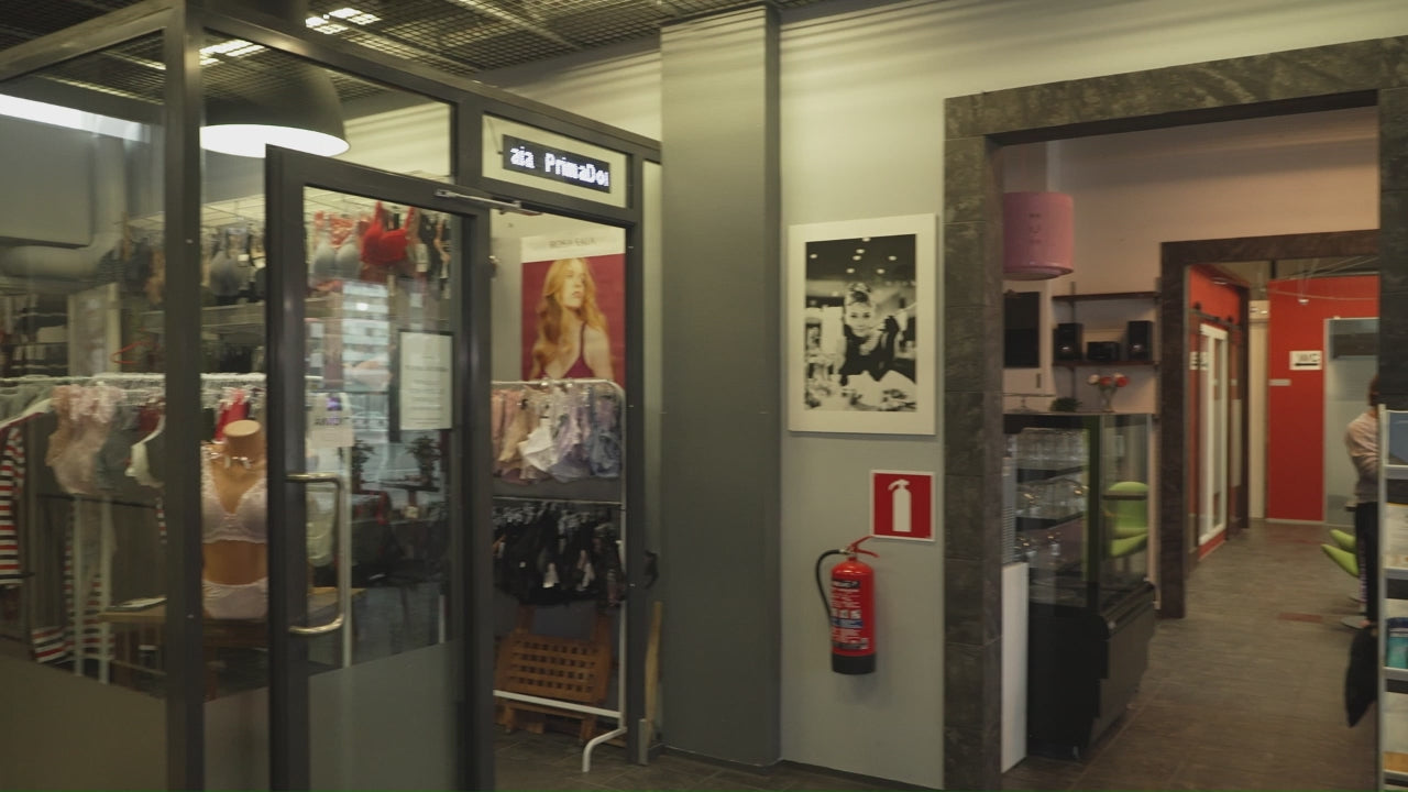 Lataa video: Jolingerie esiintyy EVEO televisiokanavalla Hetki Hyvinvoinnille ohjelmassa. Kerron alusasujen terveyshyödyistä ja erilaisiata käyttötarkoituksista.  Jolingerie on Palveleva alusasujen erikoiliike Turussa maariankadulla, sekä verkossa www.jolingerie.fi